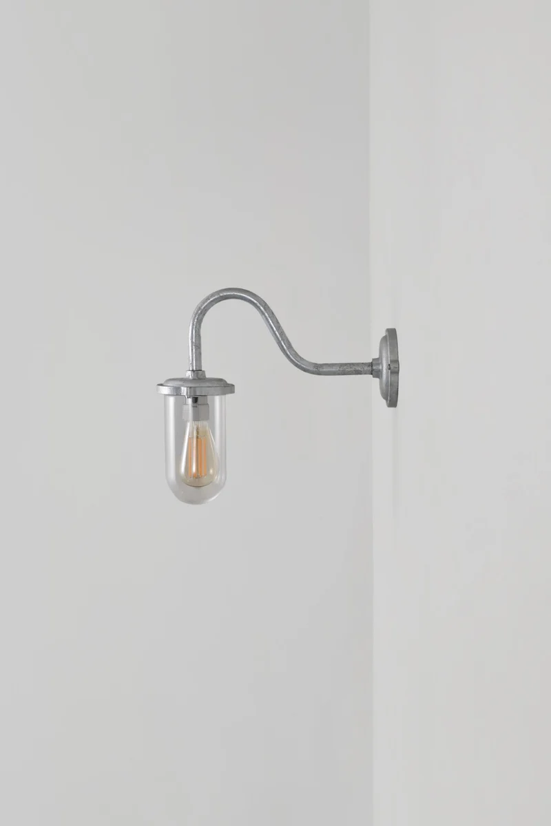 Bracket Light, 100W, Swan Neck 7672