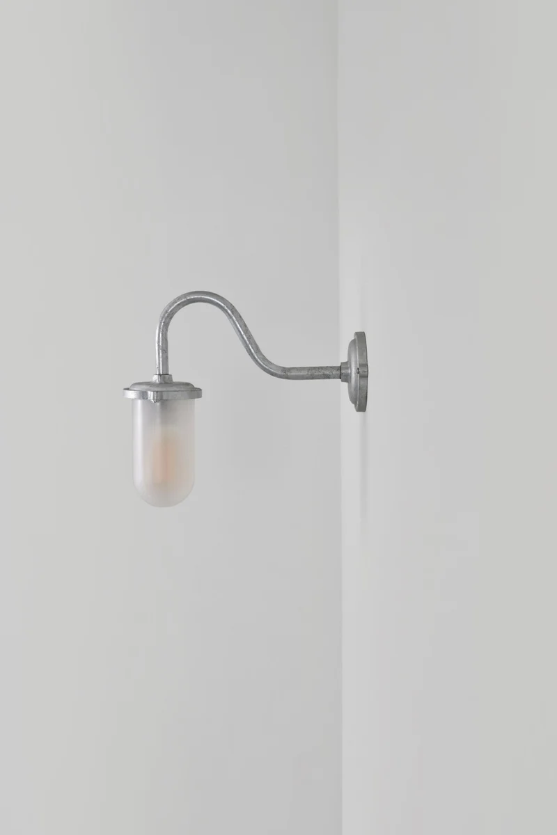 Bracket Light, 100W, Swan Neck 7672