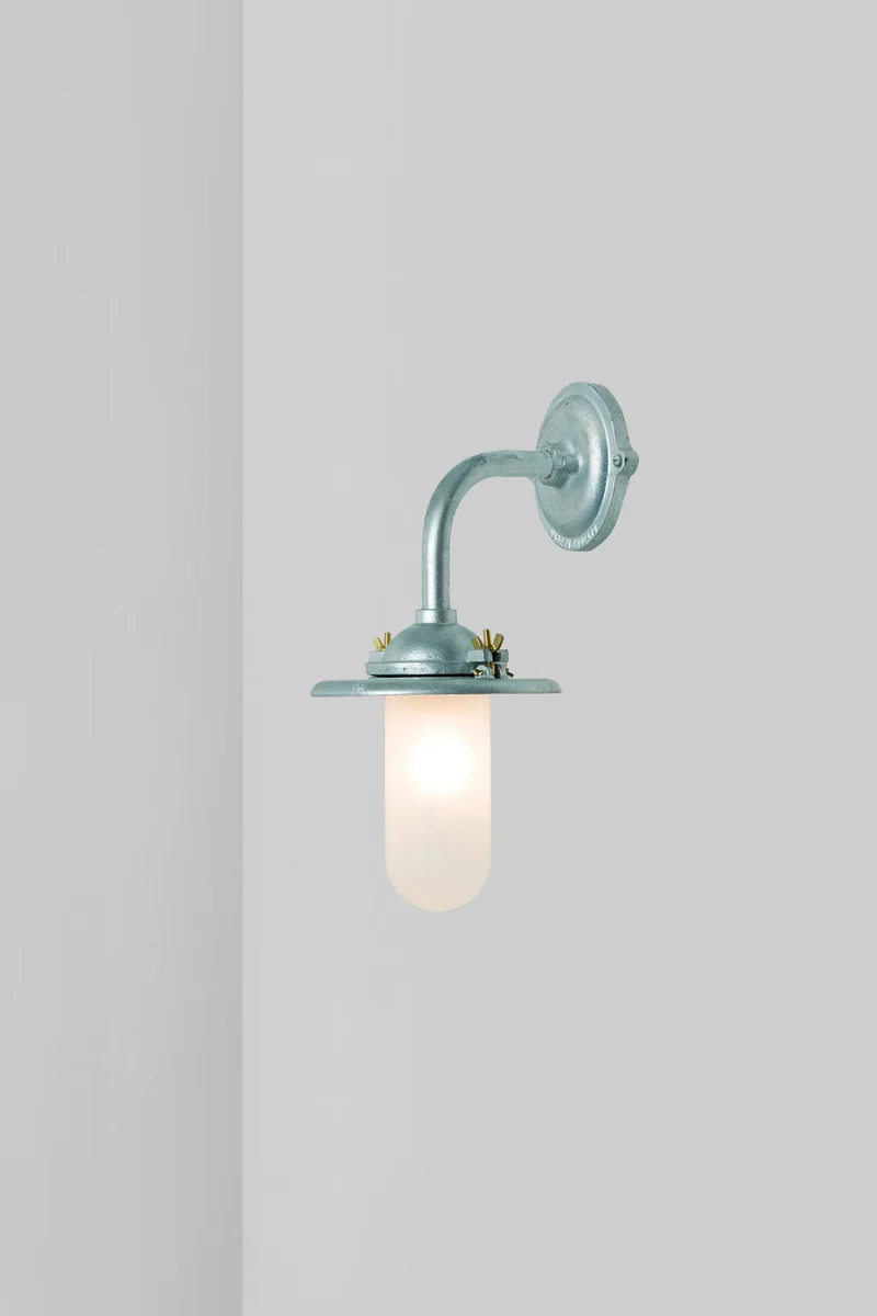 Exterior Bracket Light, 7685