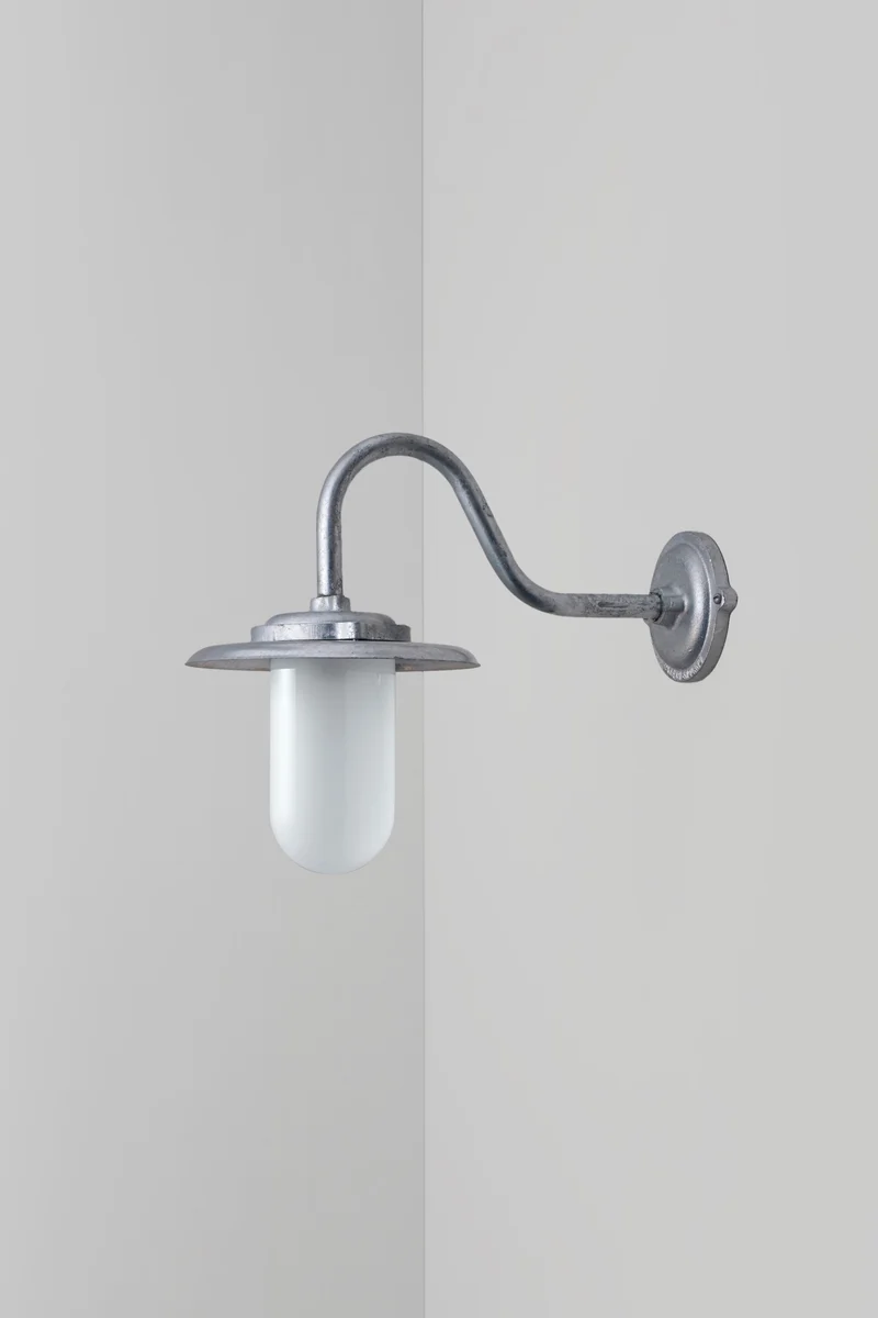 Exterior Bracket Light, 100W, 7677