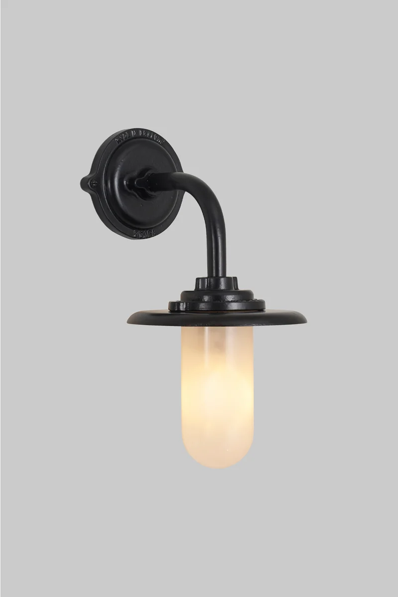 Exterior Bracket Light, 60W, 7677