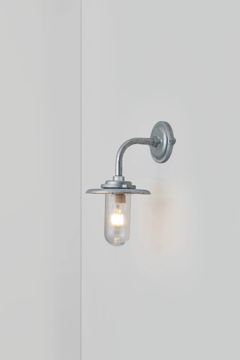 Exterior Bracket Light, 60W, 7677