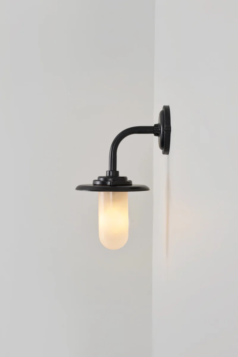 Exterior Bracket Light, 60W, 7677