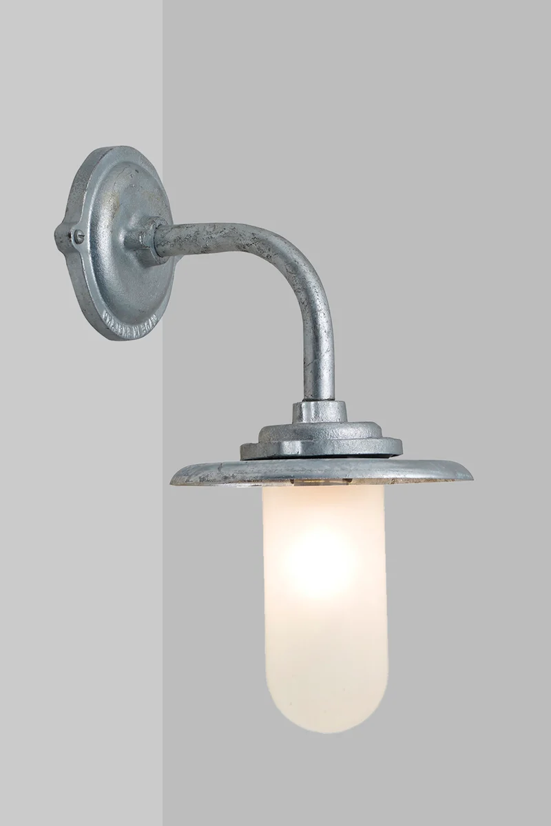 Exterior Bracket Light, 60W, 7677