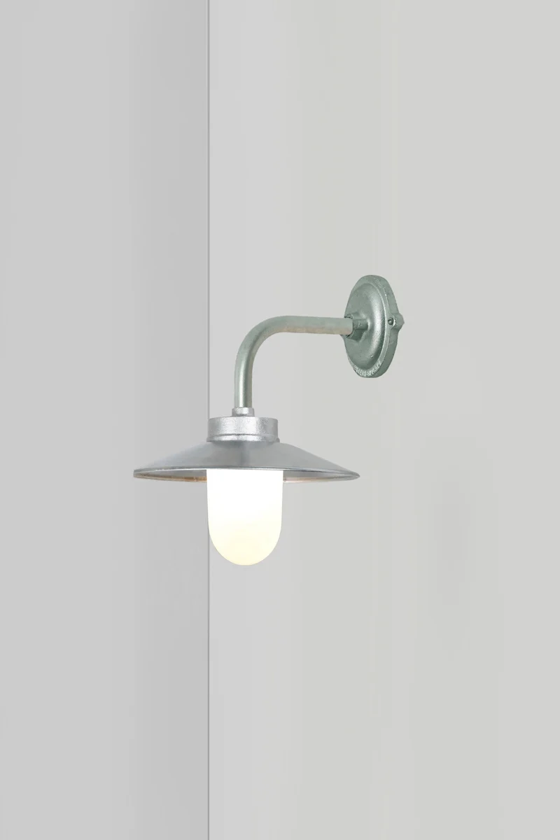 Exterior Bracket Light, 7680