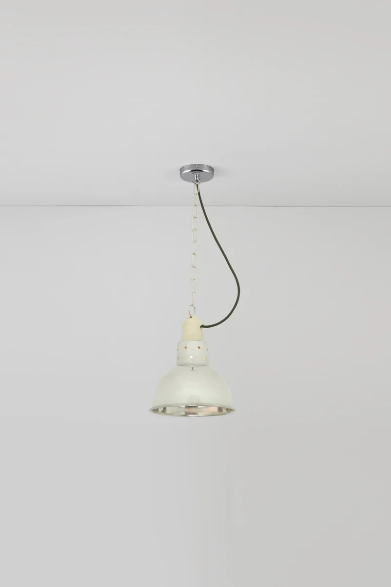 Spun Reflector with Suspension Lampholder