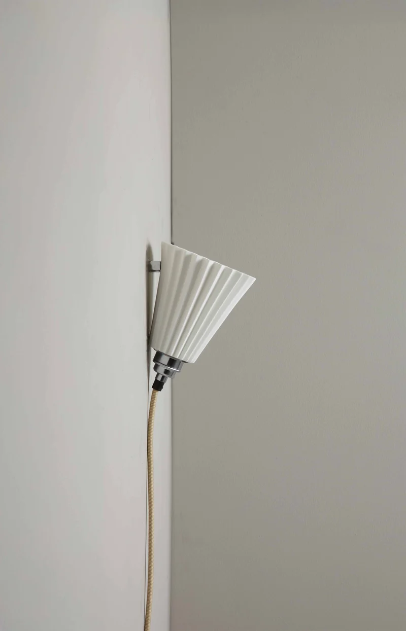 Portable Pleat Medium Wall Light
