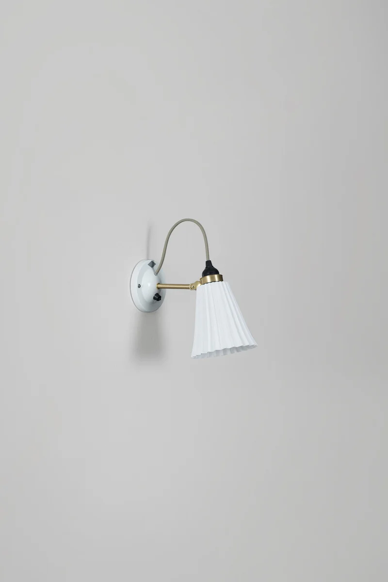 Hector Pleat Medium Wall Light, Switched, Brass