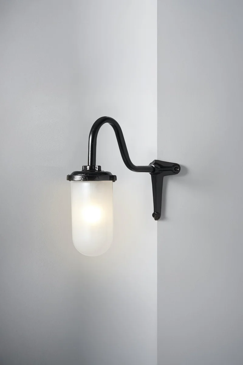 Bracket Light, 100W, Swan Neck 7672