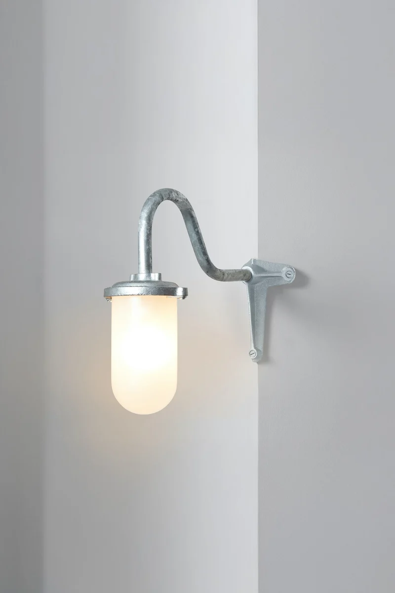 Bracket Light, 100W, Swan Neck 7672