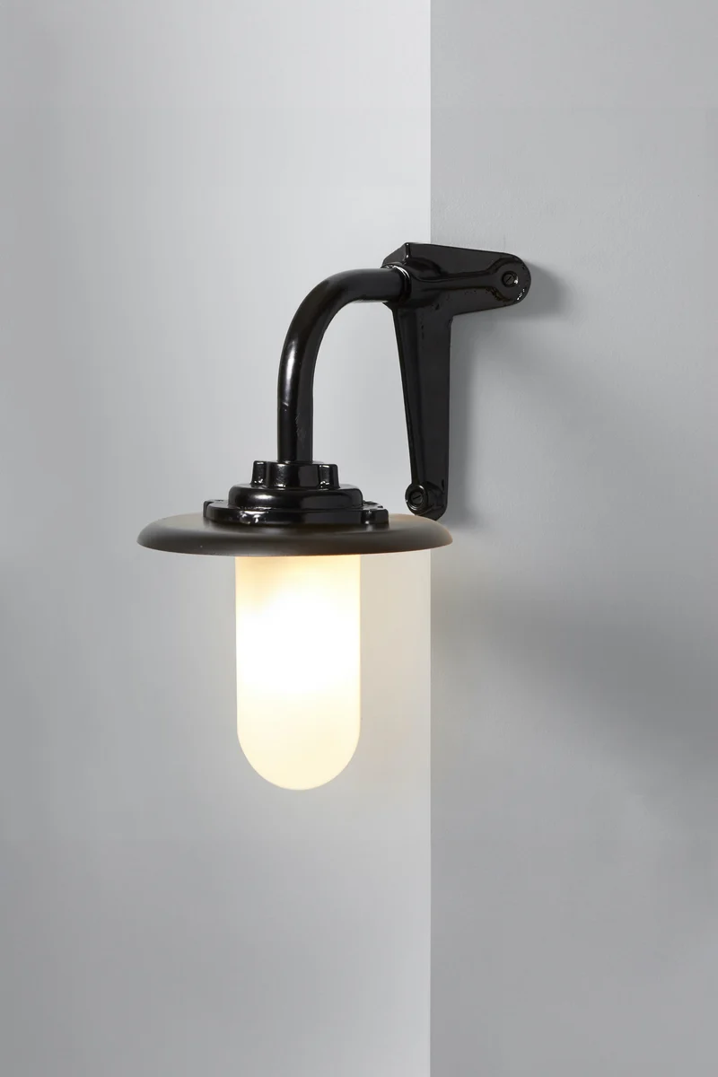 Exterior Bracket Light, 60W, 7677