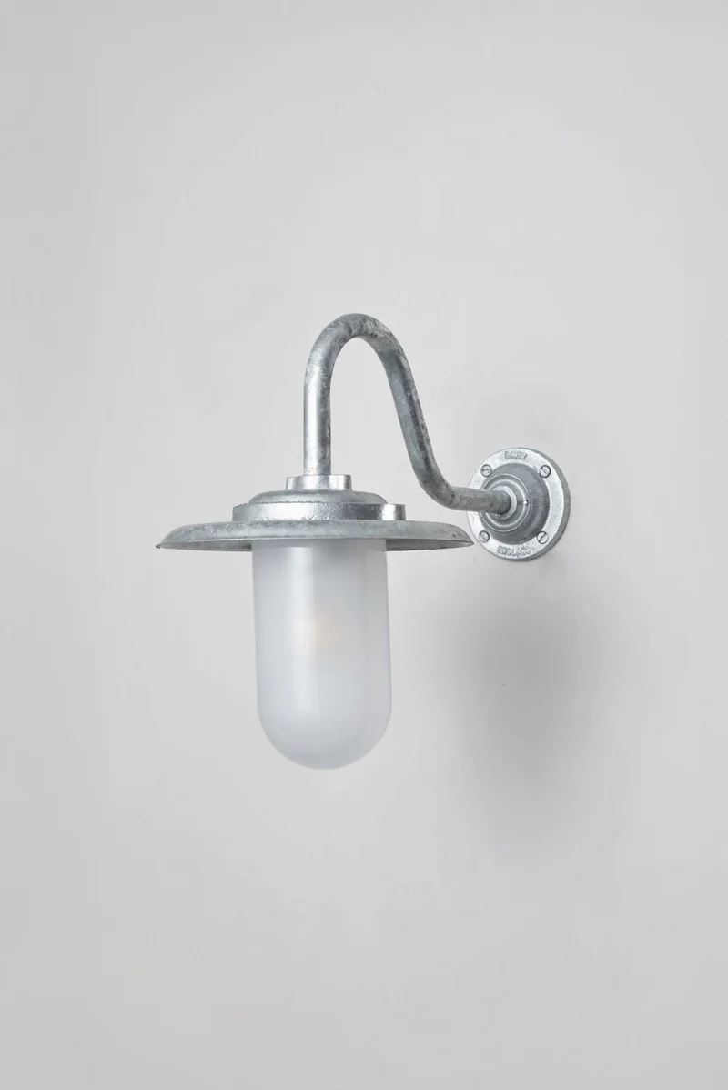 Exterior Bracket Light, 100W, 7677