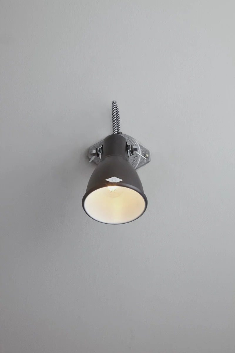 Stirrup 1 Single Wall Light