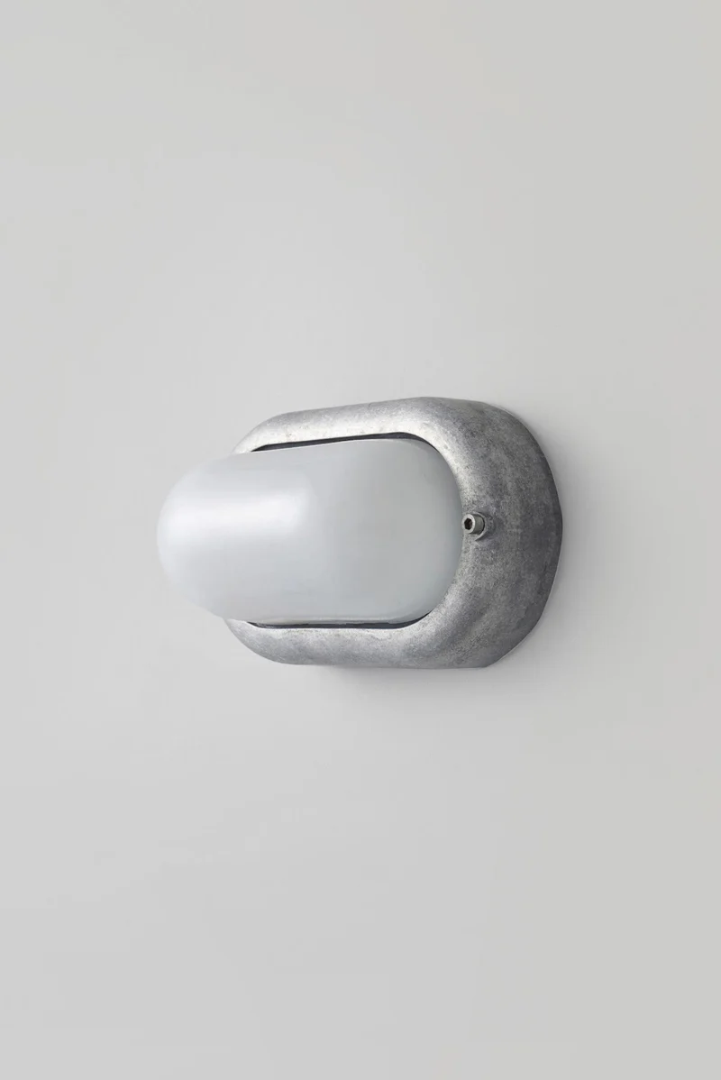 Small Exterior Oval Bulkhead 8124