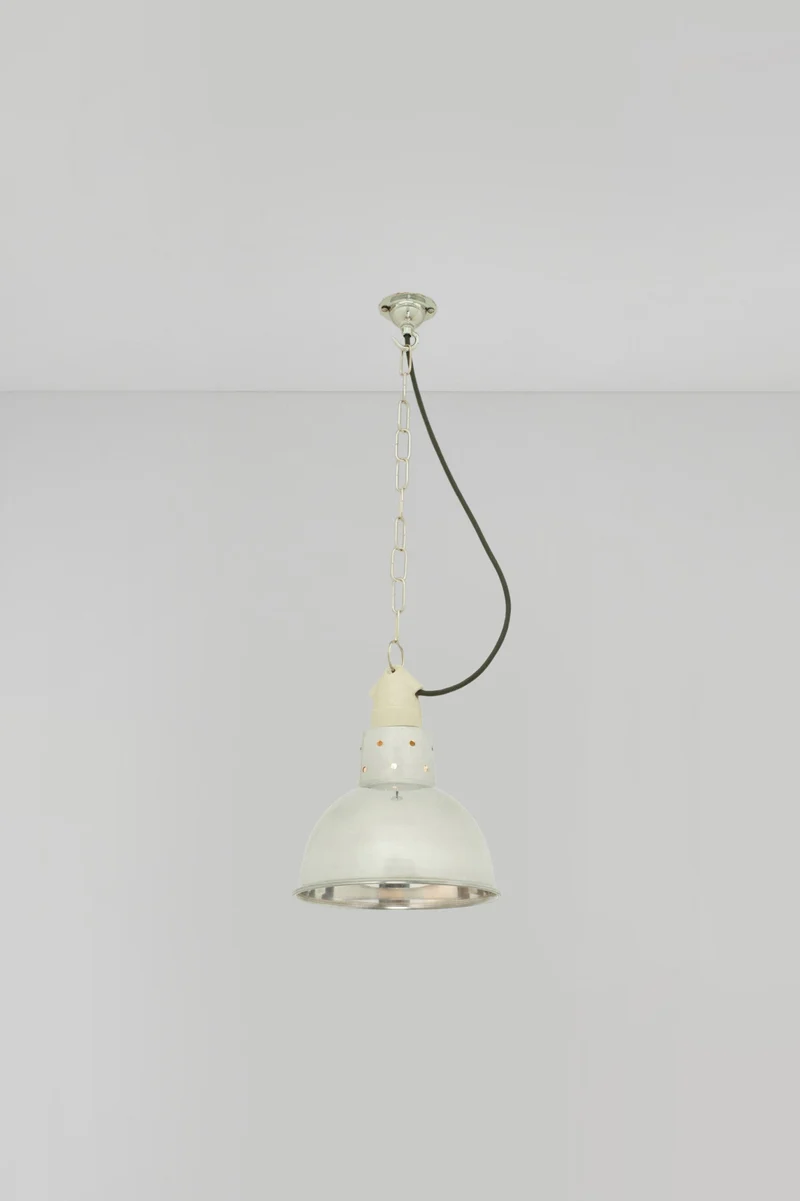 Spun Reflector with Suspension Lampholder