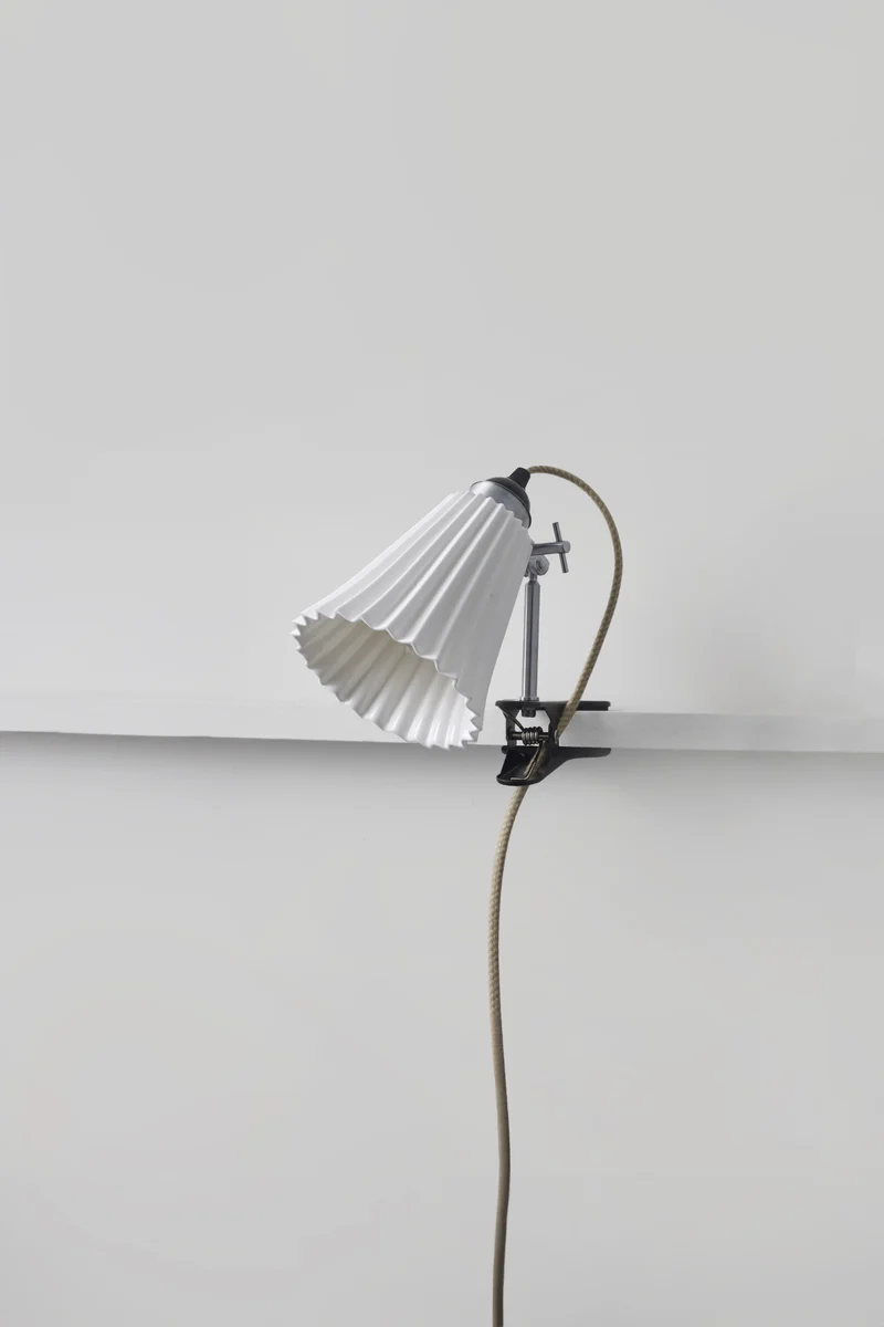 Hector Pleat Medium Clip Light