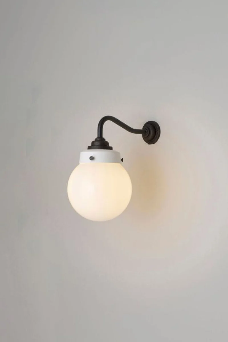 Hampton Wall Light Size 1