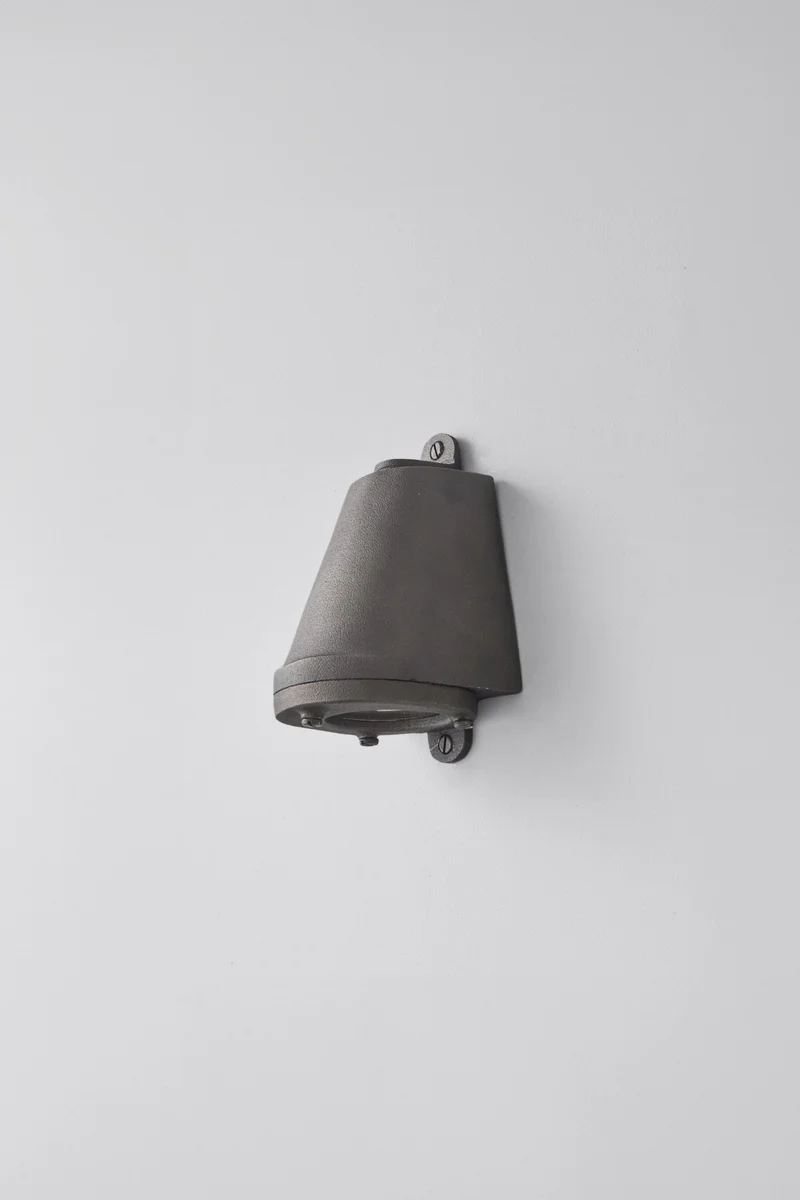 Mast Light, Mains LED
