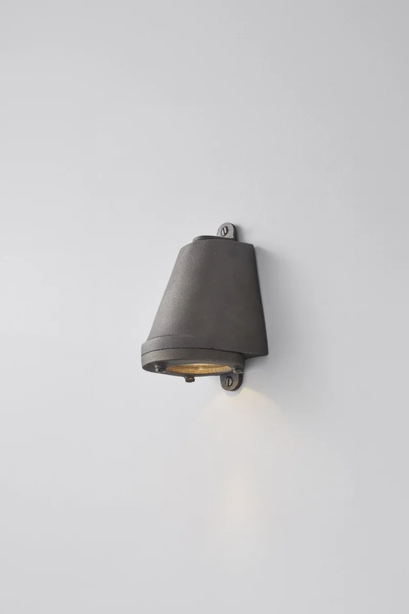 Mast Light, Mains LED