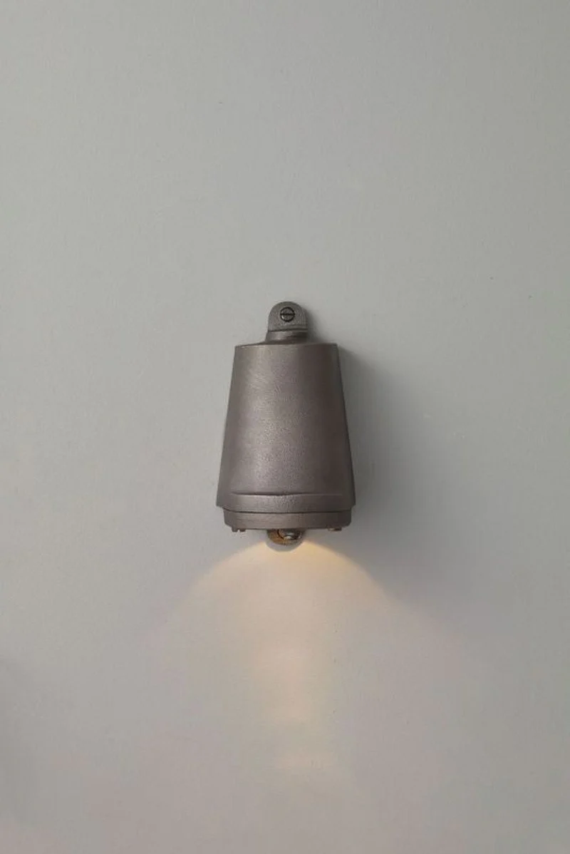 Mast Light, Mains LED