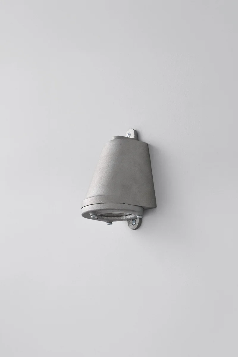 Mast Light, Mains LED