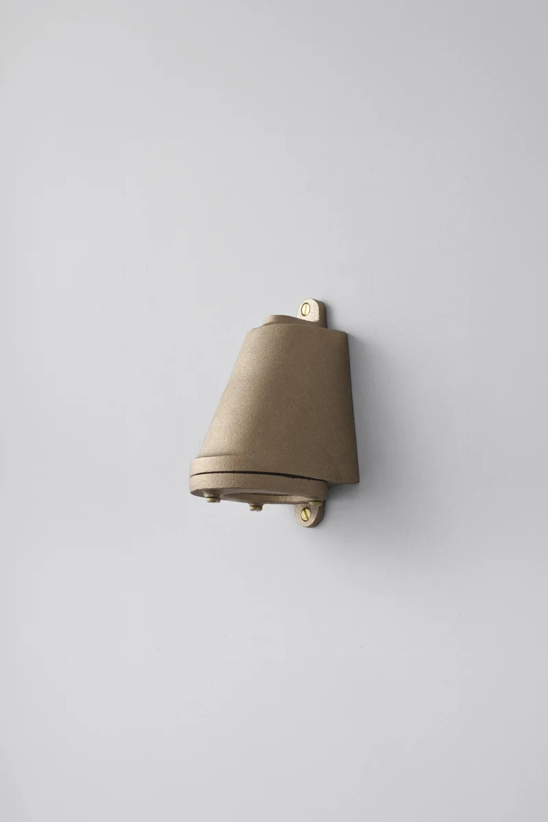Mast Light, Mains LED