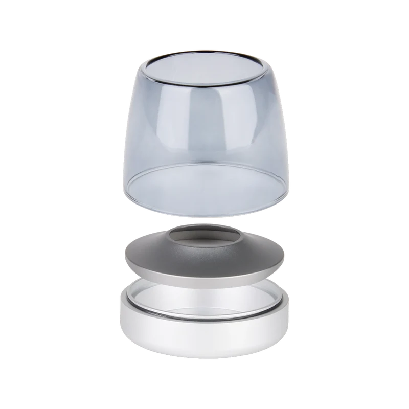 Windlicht aus Glas und Aluminium mit modernem Design und LED-Kerzen-Kompatibilität, Mattes Silber – Glow 10 | Kooduu