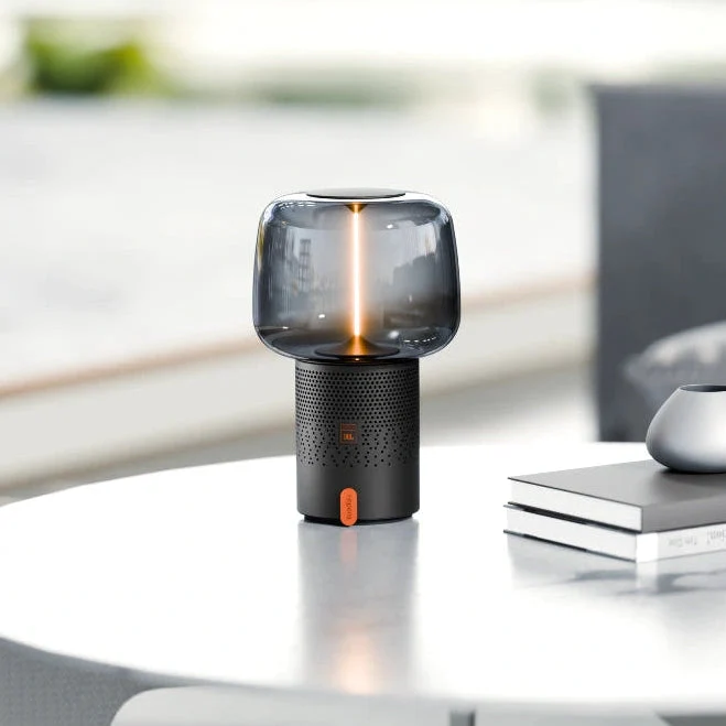 Lautsprecherleuchte aus pulverbeschichtetem Stahl mit Rauchglas-Lampenschirm und Filament-LED – Serena PLAY | Kooduu