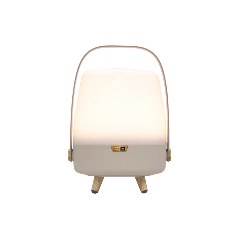 Lautsprecherleuchte aus Polyethylen mit Holzgriff und Messingakzenten - Lite-up Play Mini | Kooduu
