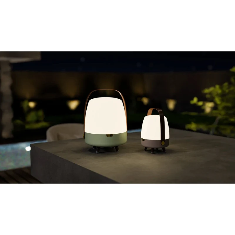 Lautsprecherleuchte aus Polyethylen mit Holzgriff und Messingakzenten - Lite-up Play Mini | Kooduu