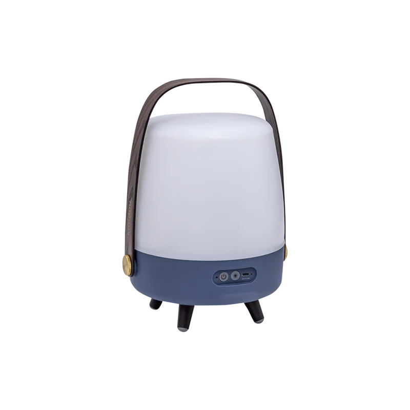 Lautsprecherleuchte aus Polyethylen mit Holzgriff und Messingakzenten - Lite-up Play Mini | Kooduu