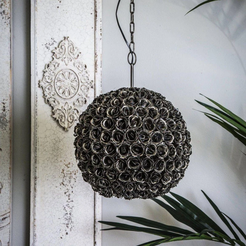 Pendelleuchte – Schwarzes Eisen, Rosenmotiv, Kugelform - Rosella | PTMD