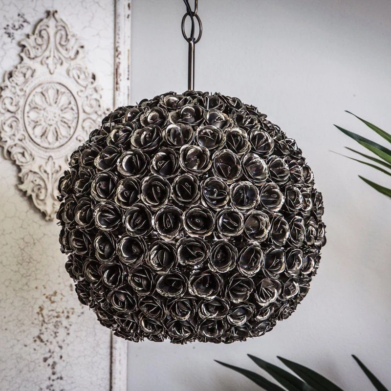 Pendelleuchte – Schwarzes Eisen, Rosenmotiv, Kugelform - Rosella | PTMD