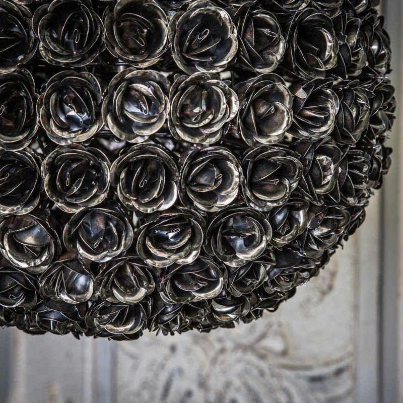 Pendelleuchte – Schwarzes Eisen, Rosenmotiv, Kugelform - Rosella | PTMD