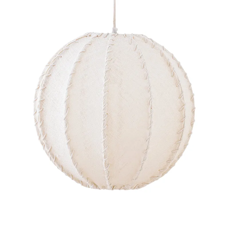 Pendelleuchte aus Jute und Eisen mit Cremeton und Flechtoptik in Kugelform, S – Myka | PTMD