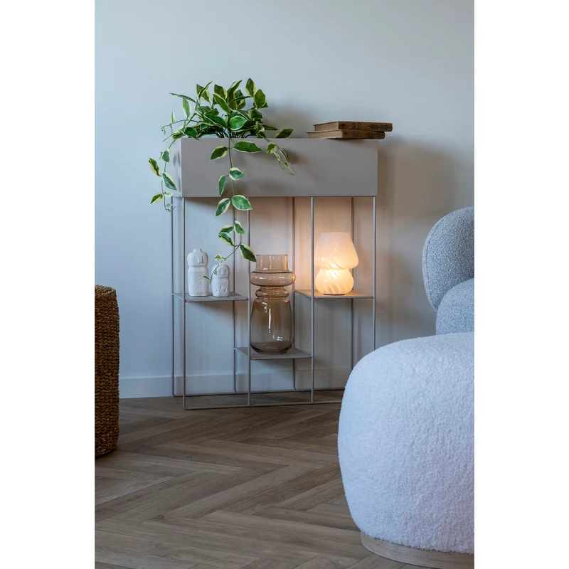 Pflanzgefäß – Sandfarbener Stahl, Drei Ablagen, 80 cm Höhe - Rabo | House Nordic