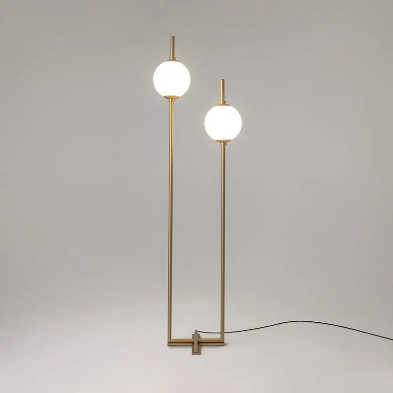 Stehleuchte – Messing Finish, Metallgehäuse, 12W Leistung, 360° Licht - The Sixth Sense | Maytoni