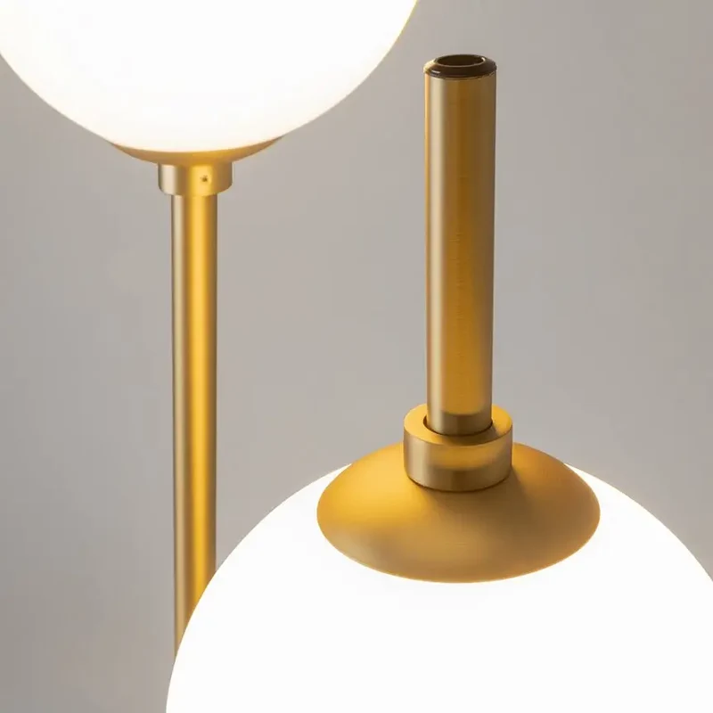 Stehleuchte – Messing Finish, Metallgehäuse, 12W Leistung, 360° Licht - The Sixth Sense | Maytoni