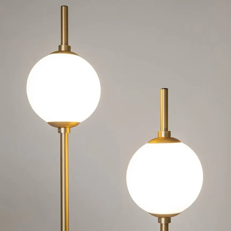 Stehleuchte – Messing Finish, Metallgehäuse, 12W Leistung, 360° Licht - The Sixth Sense | Maytoni