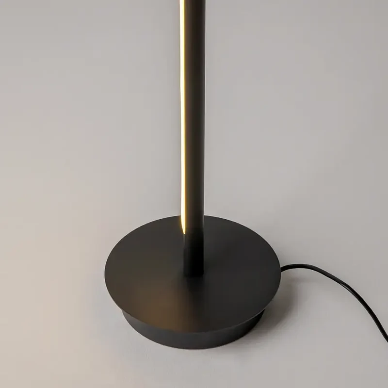 Stehleuchte – Schwarzes Finish, Aluminiumgehäuse, 14W Leistung, 120° Licht - Thin | Maytoni