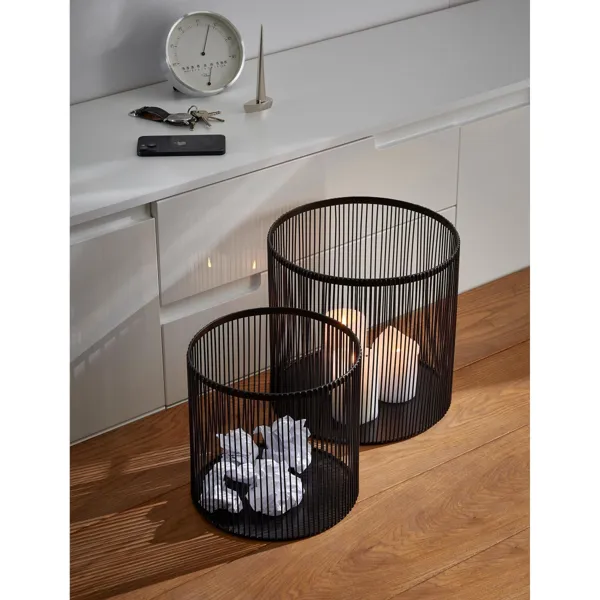 Windlicht – aus Stahl, klare Form, warmes Licht - Nobo | Philippi