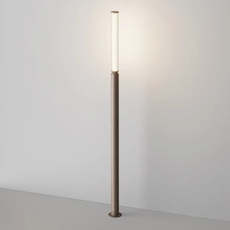 Landschaftsleuchte – Braune Farbe, Aluminium Glas, Zeitlose Eleganz - Lit | Maytoni