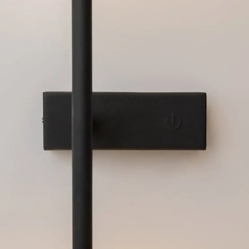 Wandleuchte – Schwarzes Finish, Metallgehäuse, 360° Licht, Integrierte LED - Touch | Maytoni