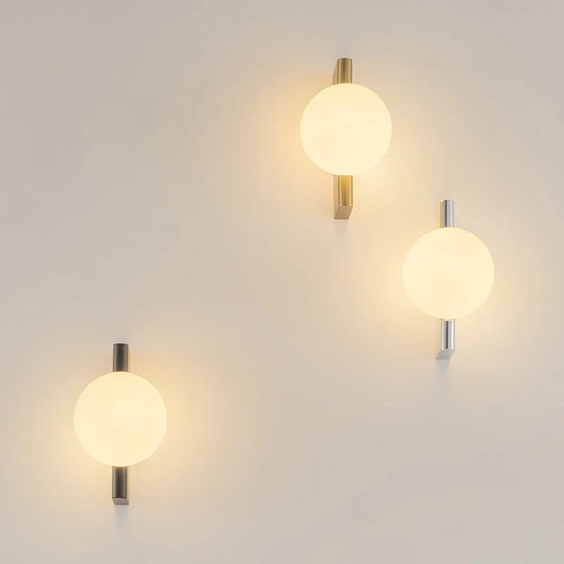 Wandleuchte – Schwarzes Finish, Metall Gestell, Glaskugel Design - Avant-garde | Maytoni