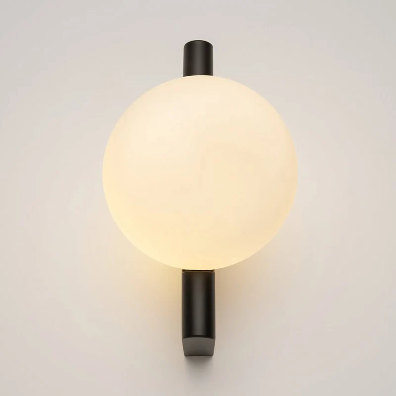 Wandleuchte – Schwarzes Finish, Metall Gestell, Glaskugel Design - Avant-garde | Maytoni