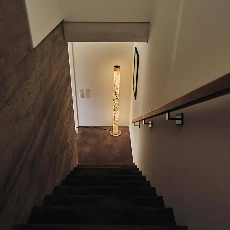 LED Stehleuchte Columna aus Stein Weißperle