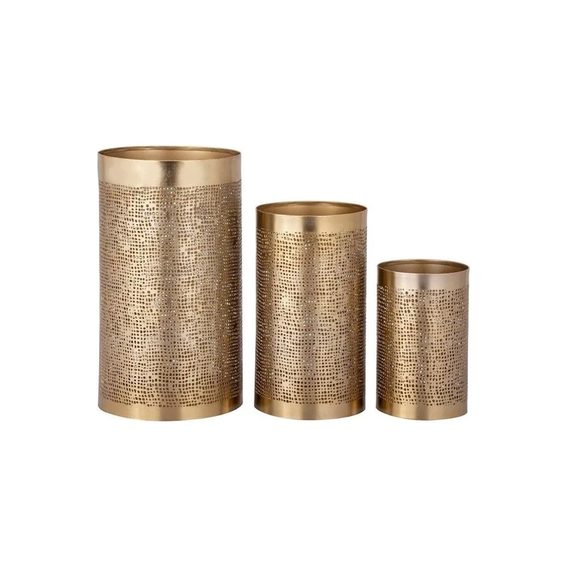 Windlicht – Goldfarbenes Eisen, Perforierte Oberfläche, Zylindrische Form – Devinjo | PTMD
