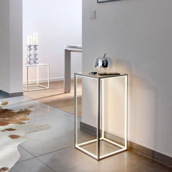 Stehleuchte hochwertiger Metallkorpus schlanke Formensprache integrierte LED-Technik – DELUX | Sompex