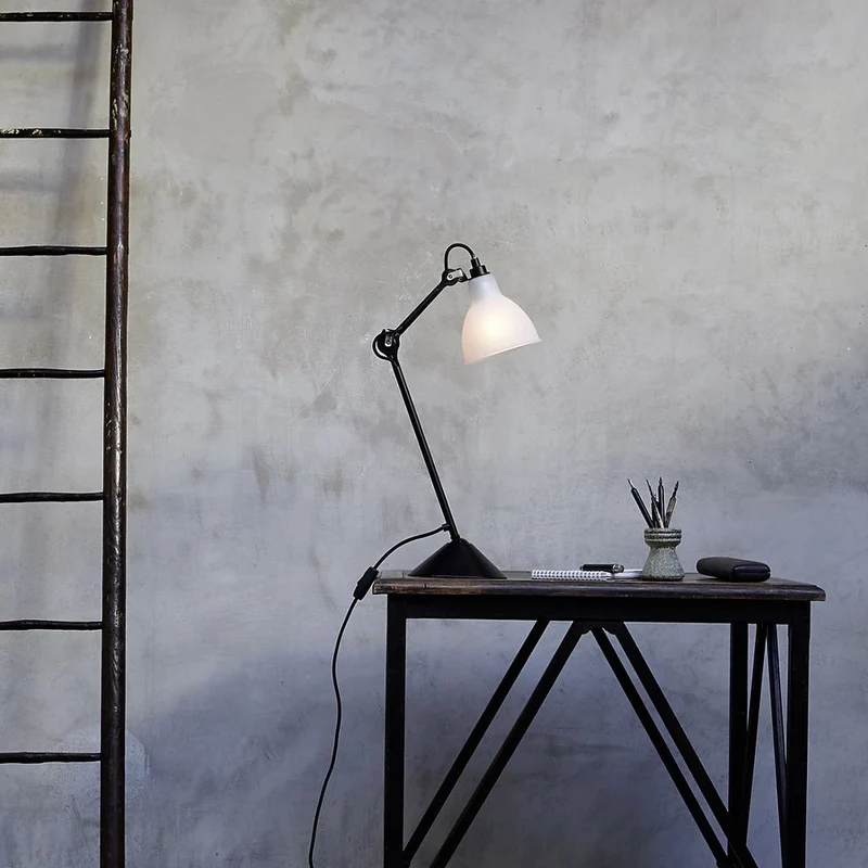DCWéditions Gras N°205 Tischlampe mit Schirm schwenkbar