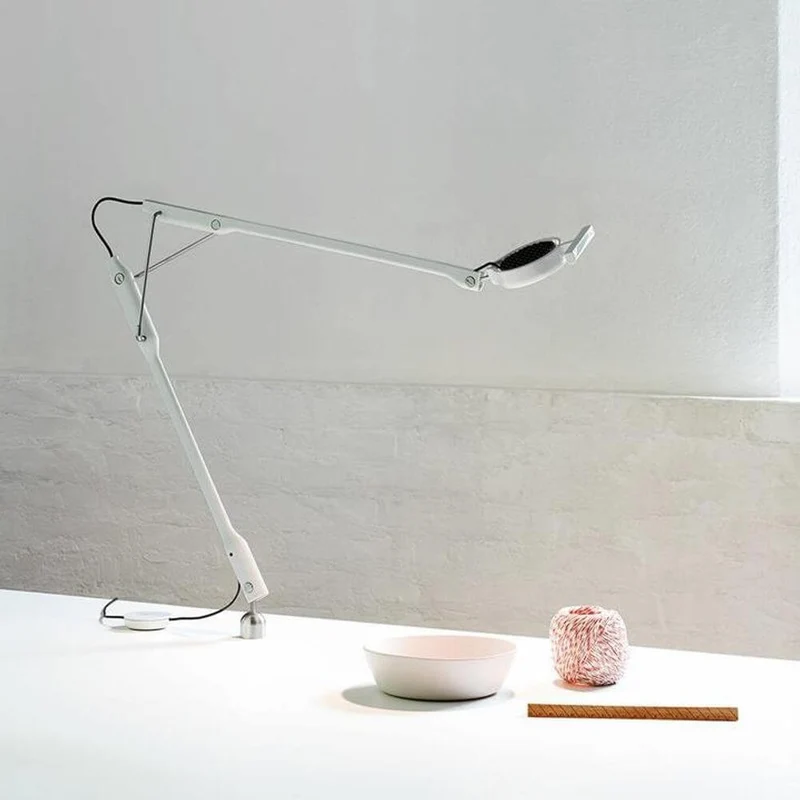 Luceplan Tivedo LED Büro-Tischlampe mit Präsenzsensor 3000K